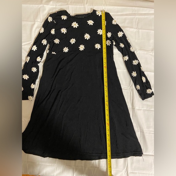 Black dress 👗 with cute daisy pattern 🌼 - Picture 5 of 6